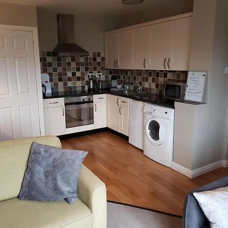 Apartment On Windermere, Splendid For 4, Parking, Views