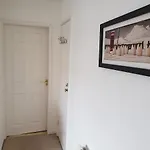 On Windermere, Splendid For 4, Parking, Views アパート