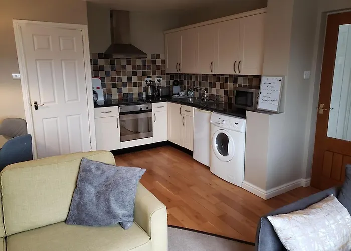 Apartment On Windermere, Splendid For 4, Parking, Views