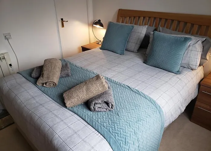 Apartment On Windermere, Splendid For 4, Parking, Views