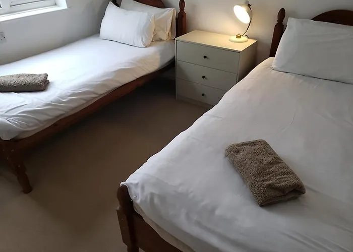 Apartment On Windermere, Splendid For 4, Parking, Views