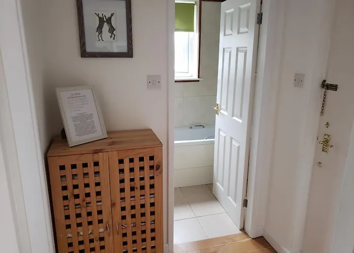 Apartment On Windermere, Splendid For 4, Parking, Views